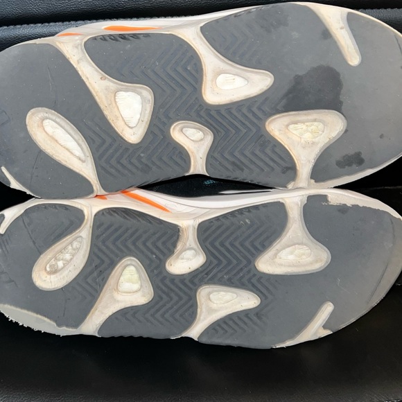 Adidas
Yeezy Boost 700 Wave Runner - Picture 5 of 6